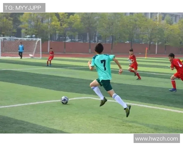 追逐梦想的绿茵场只为足球梦而奋斗的青春岁月